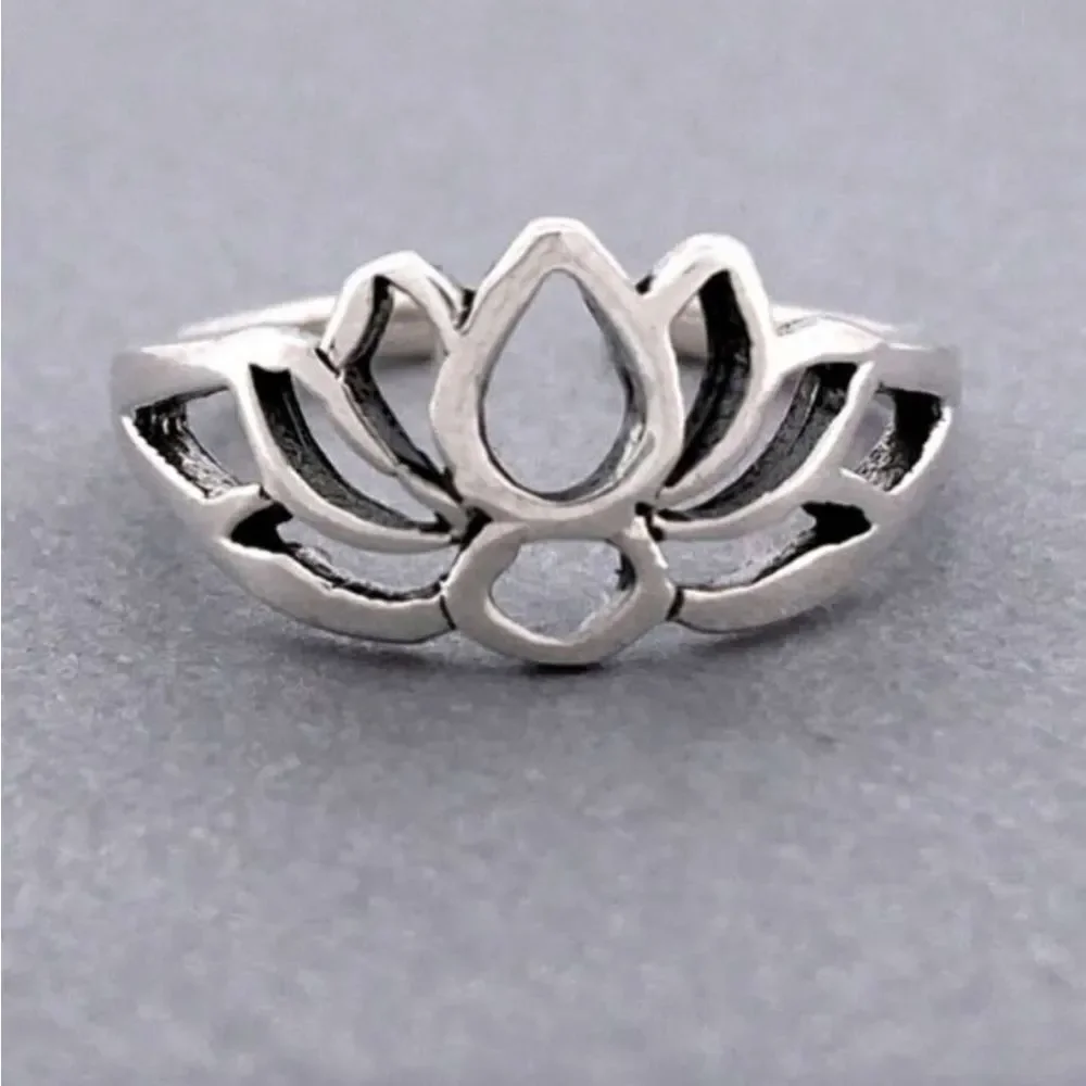 Silver Lotus toe Ring N1200